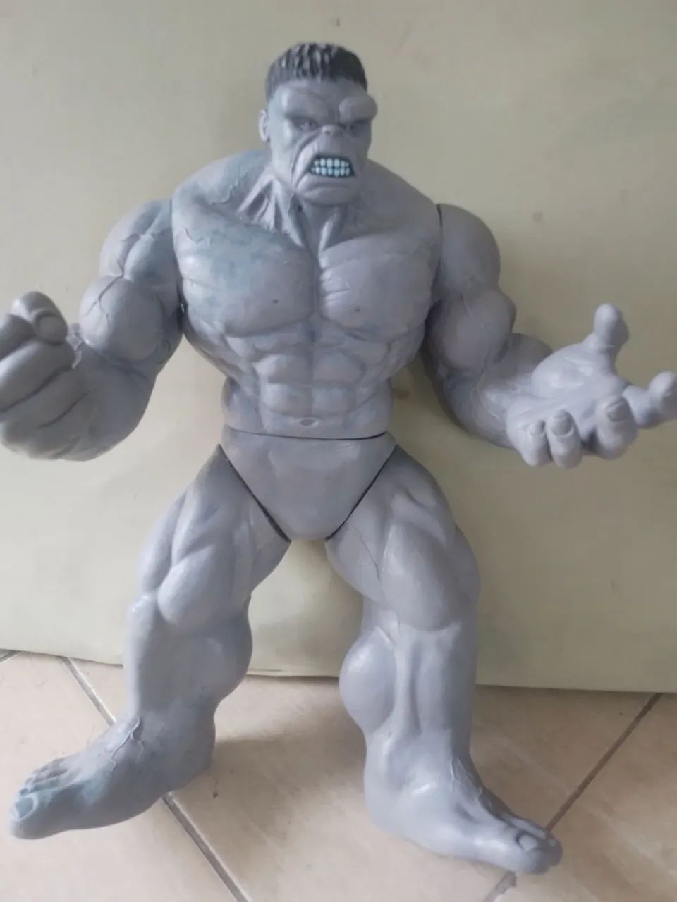 Boneco HULK ,ARTICULADO 50 centímetros bem grande 