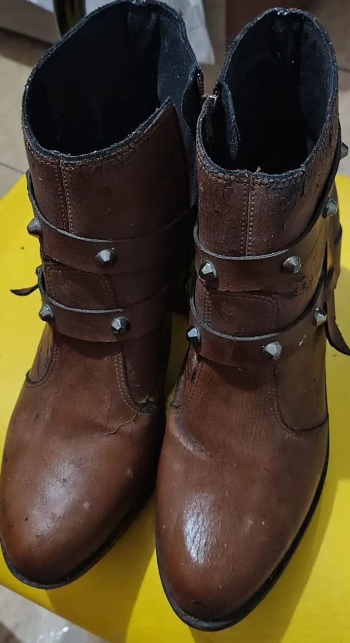 Bota Feminina Marrom com Detalhes - Foto 4