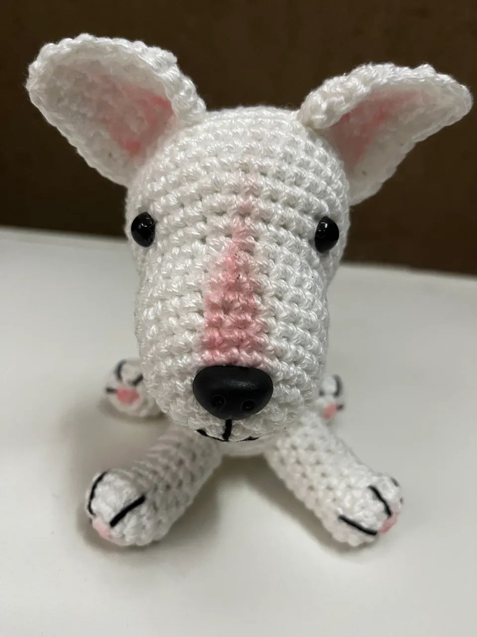 Cachorrinho Raça Bull Terrier em Crochê Amigurumi Pelúcia Cachorro Enfeite Decoração - Foto 2