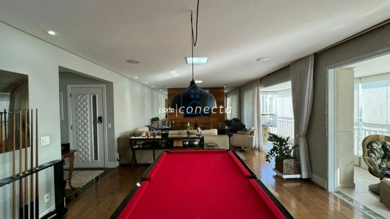 Vende-se apartamento no Tatuapé com 234m², 4dorm., 4 suítes, 4 vagas.