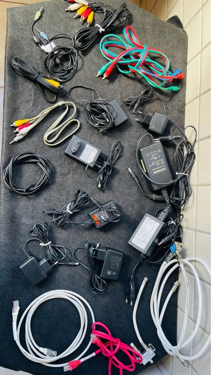 LOTE - Diversos Cabos e Adaptadores para Computador - Carregador Notebook 