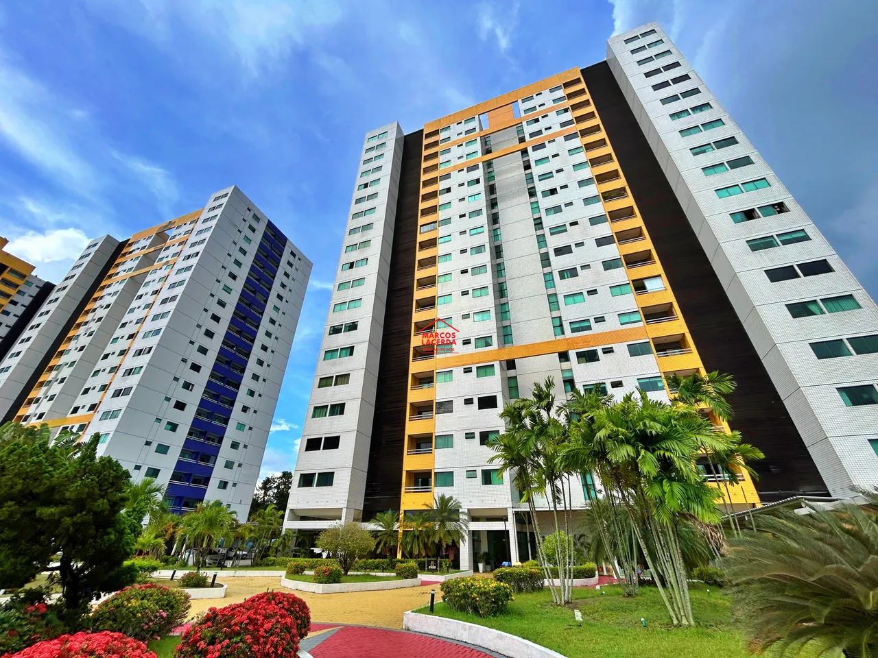 Ilhas Gregas 73m² com 2 vagas de garagem!