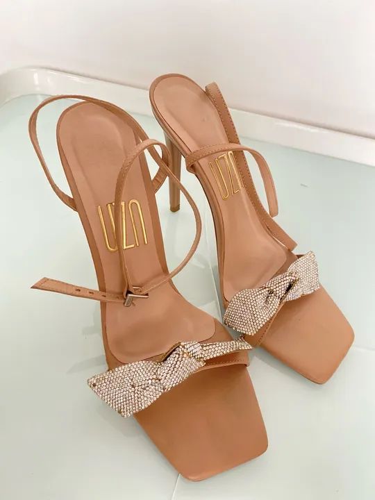 Sandália Salto Bege com Laço Prata Uza N 39 - Foto 3