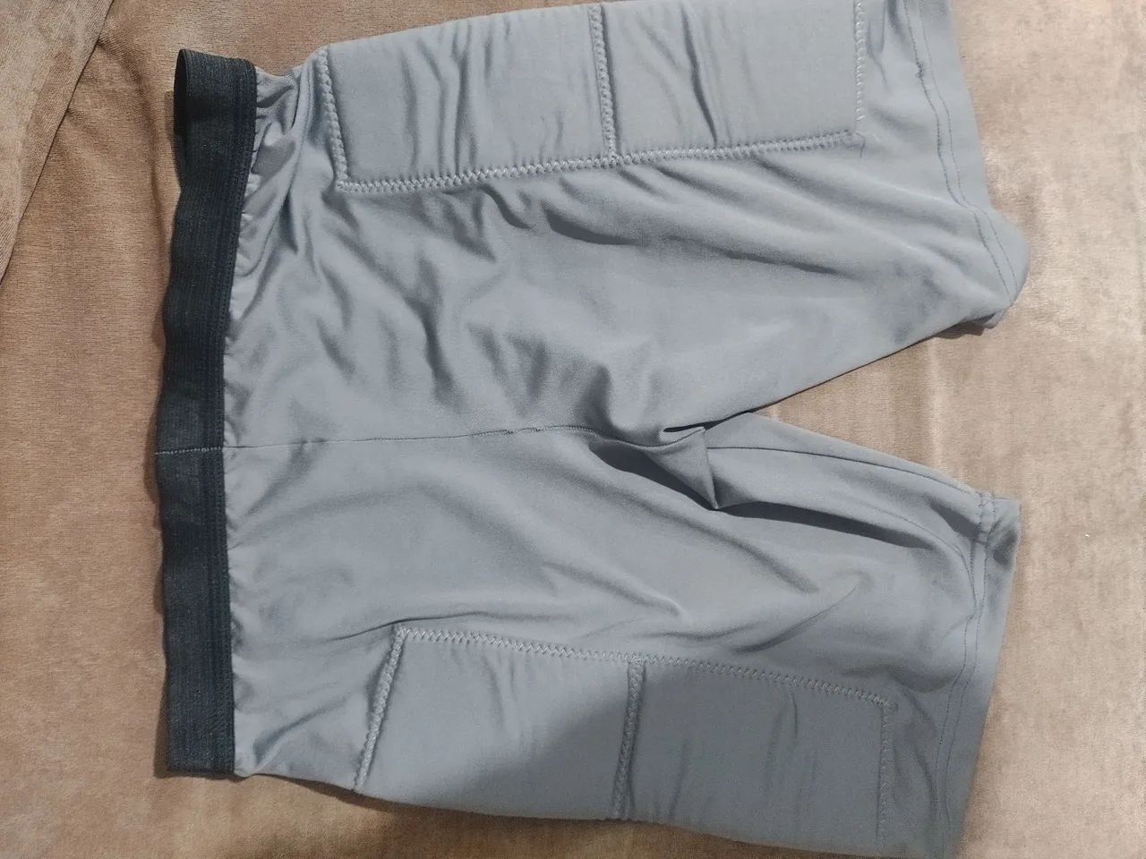 Shorts de Compressão Cinza com Proteção - Foto 2