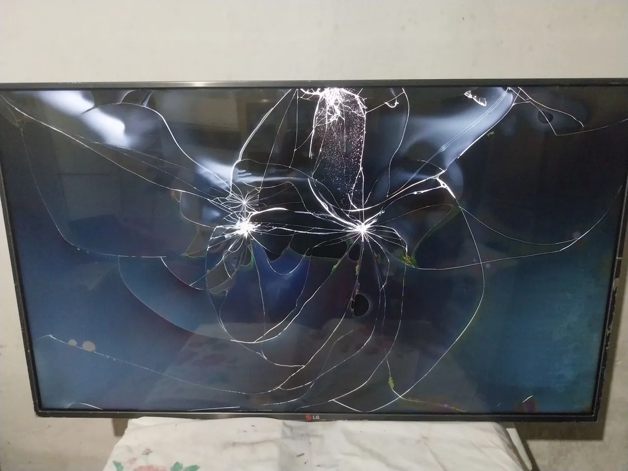 TV LG 50 polegadas tela quebrada - Para Retirada de Peças