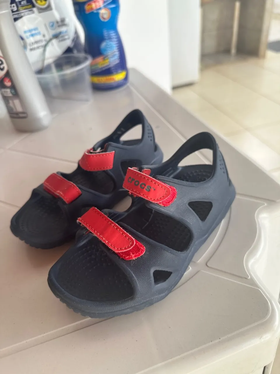 Sandálias Crocs Infantil Azul e Vermelho