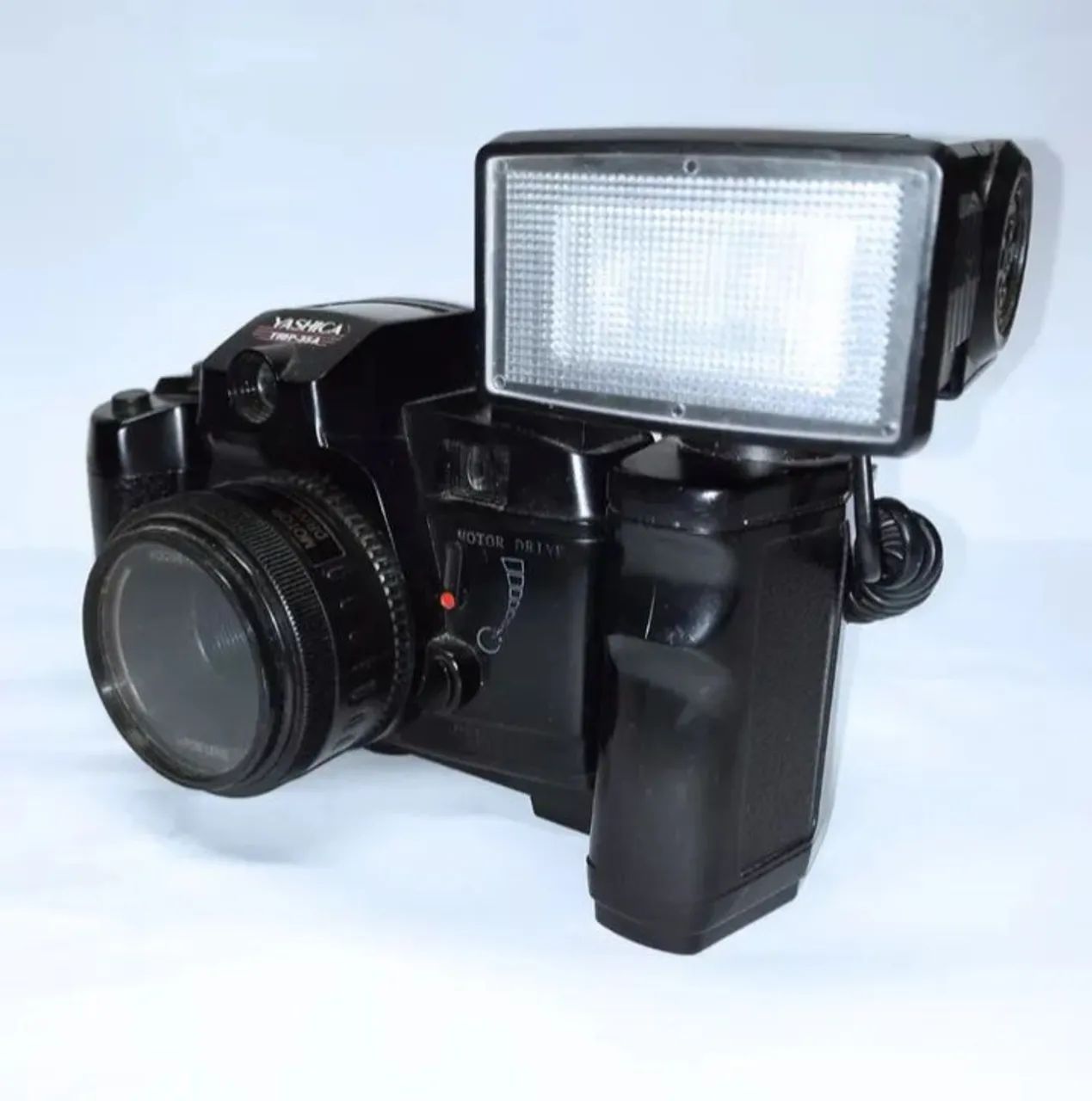 Câmera Yashica Trip-35A Vintage c/ Flash