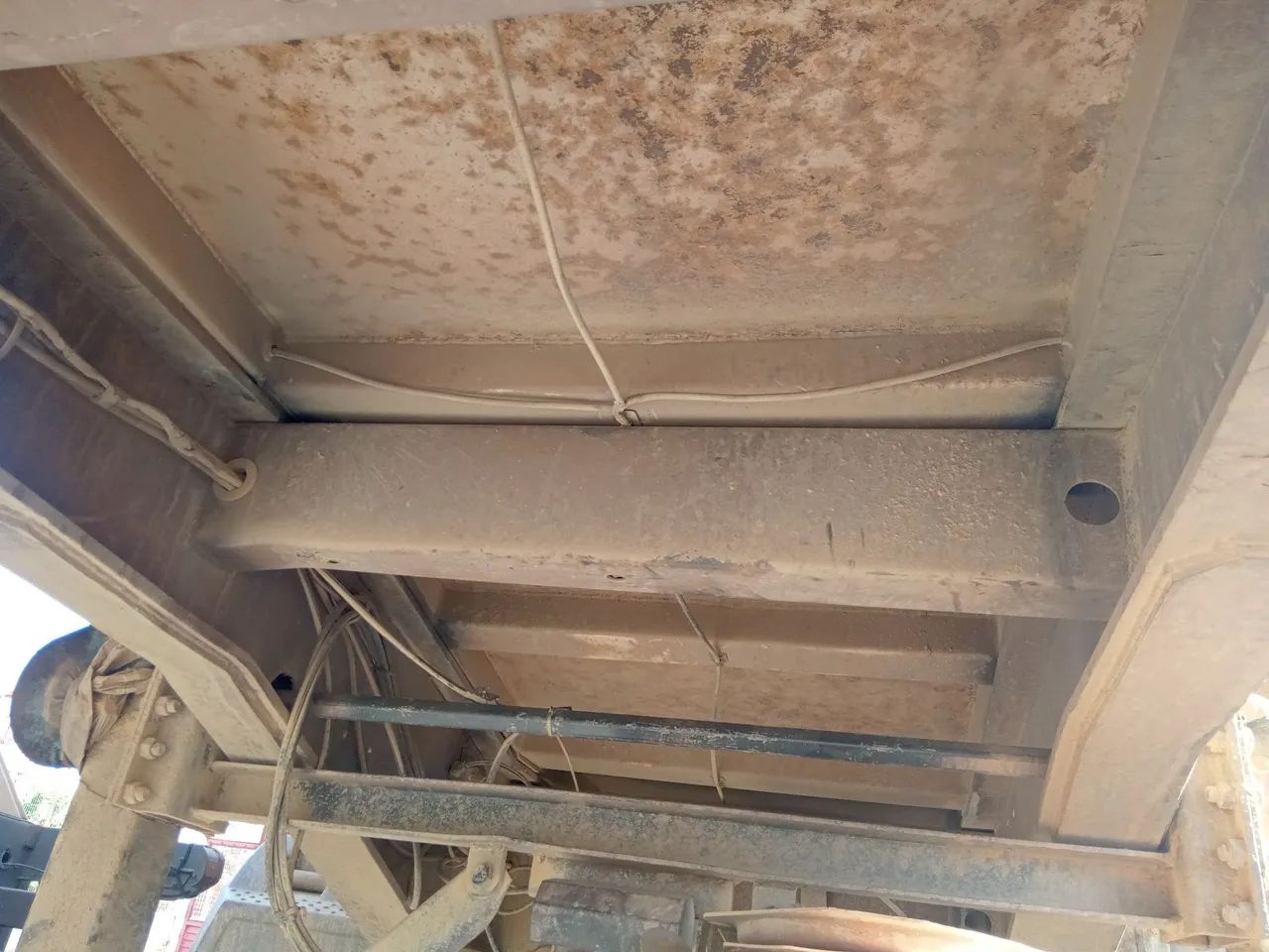 Carreta basculante 3 eixos  - Foto 5