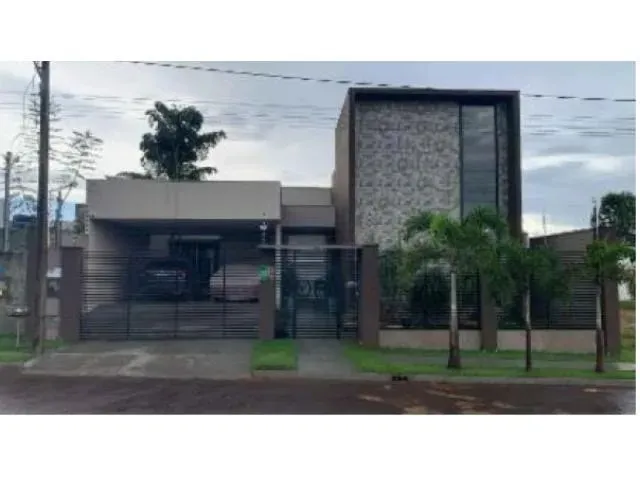 CASA RESIDENCIAL em CANARANA - MT, CENTRO