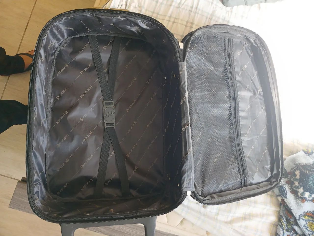 Mala de viagem preta com rodinhas - Foto 5