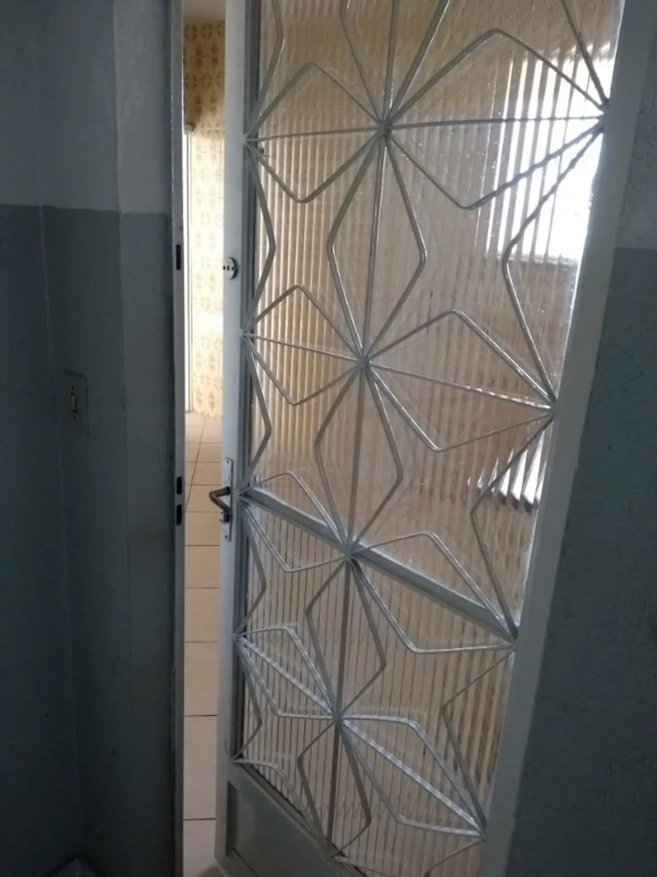 Ap na Rua Samin com 2 Quartos, Varanda, Dependência Completa e Vaga de Garagem 