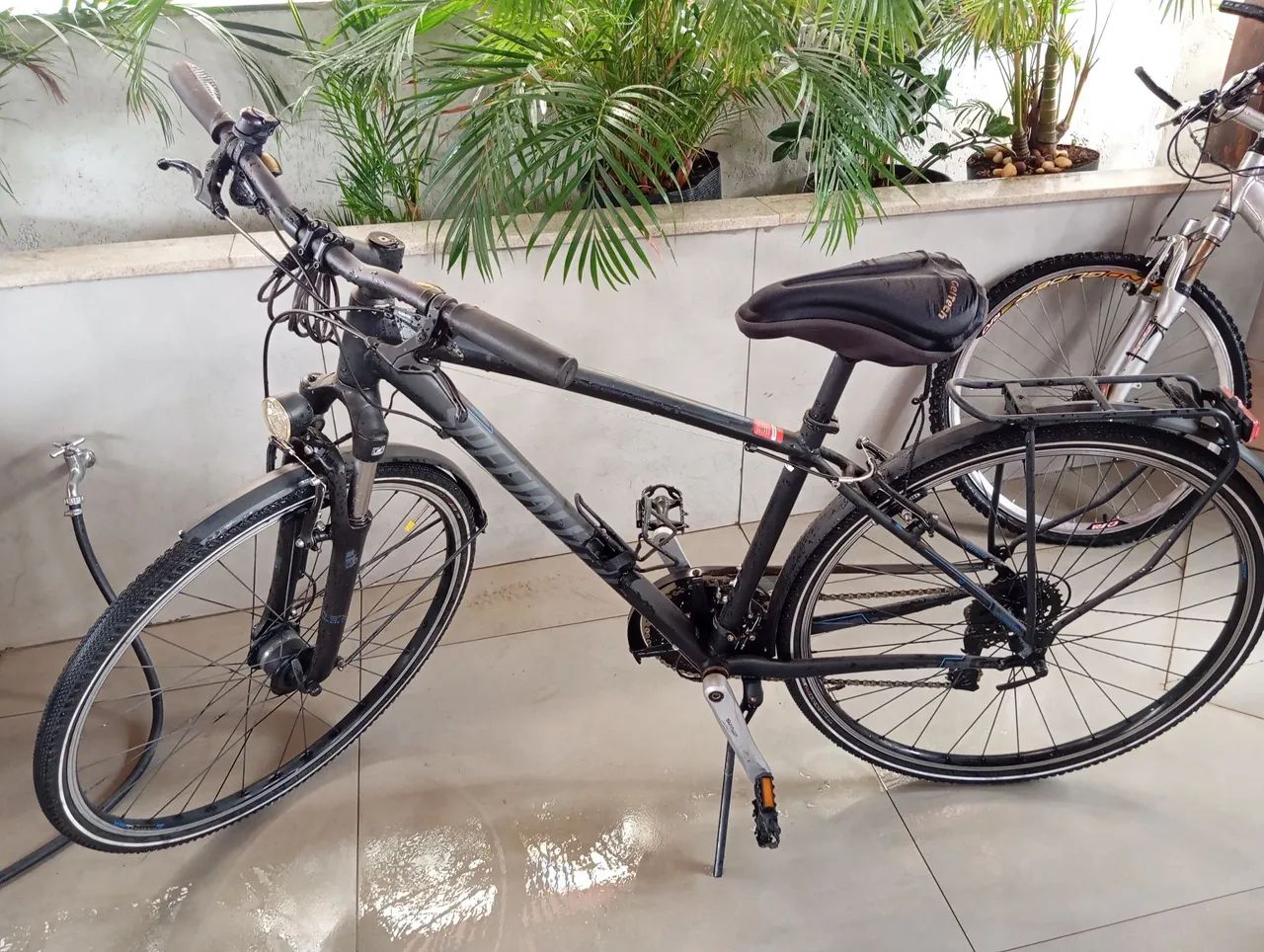 Bicicleta Specialized Crossroads - praticamente nova - completa - Foto 2