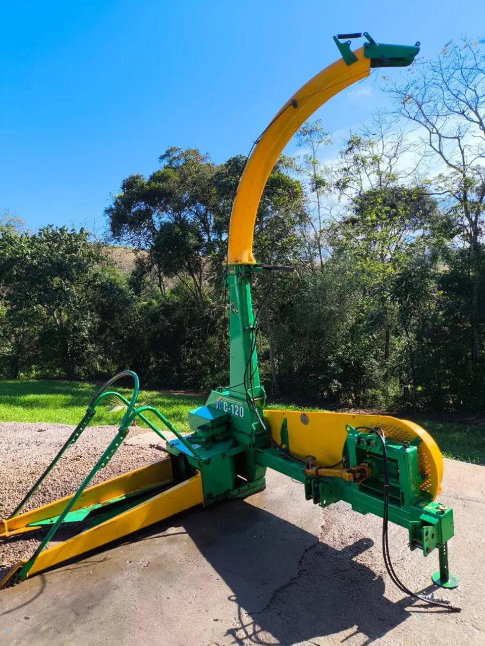 Ensiladeira JF C-120