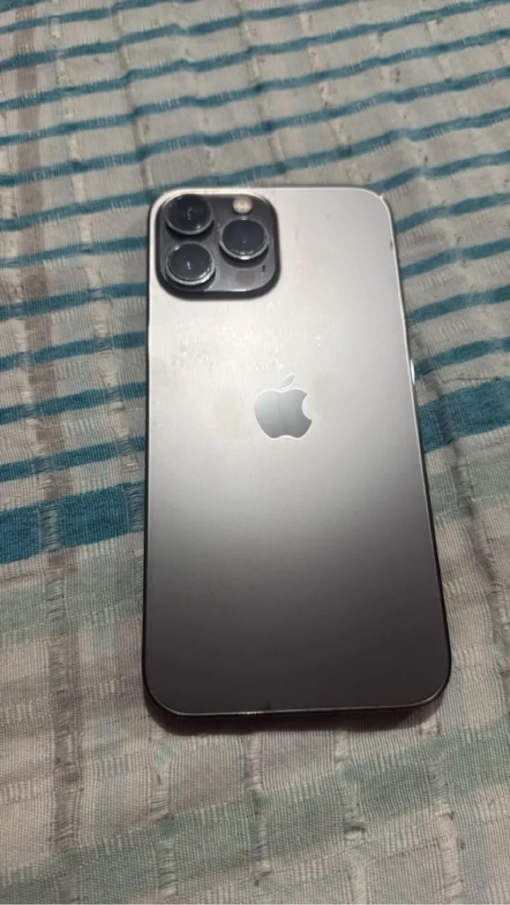 iPhone Cinza - Design Moderno e Desempenho Impecável