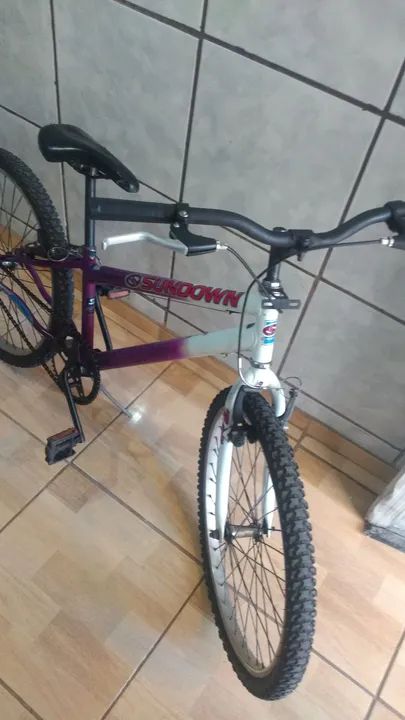 Bicicleta aro 24 médio adolescente pneus bons está ótima deprocedencia  - Foto 3