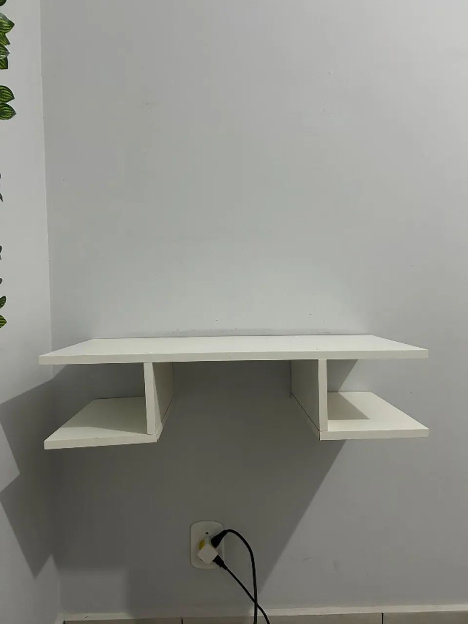 Mesa escrivaninha suspensa 