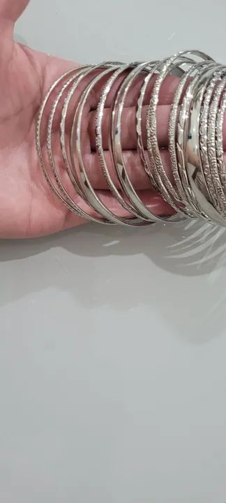 Conjunto de Pulseiras Prateadas - Foto 3