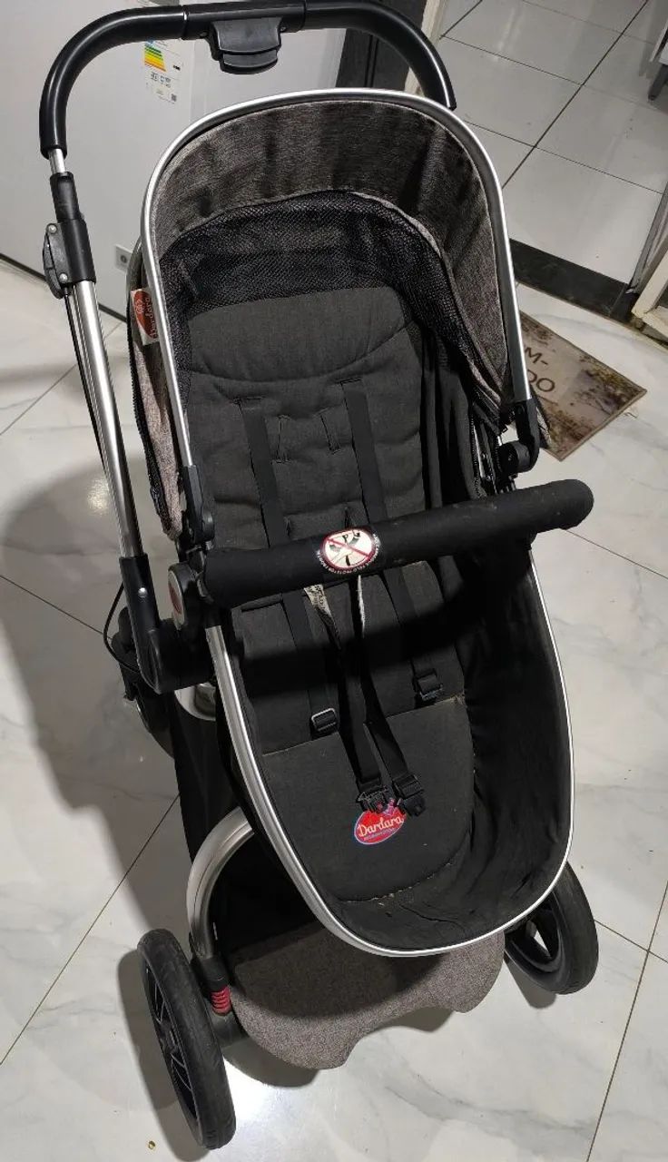 Carrinho de bebê gira em 360 graus