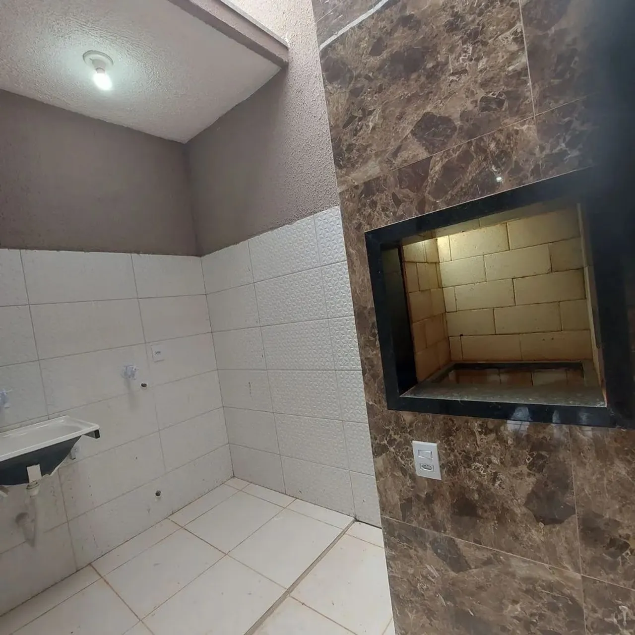 Casa com 2 Quarto(s) e 2 banheiro(s) para Alugar, 82 m² por R$ 1100 / Mês