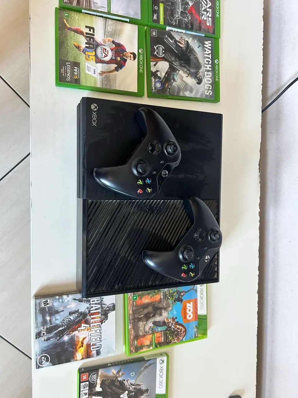 Xbox One com dois controles e jogos. - Foto 3