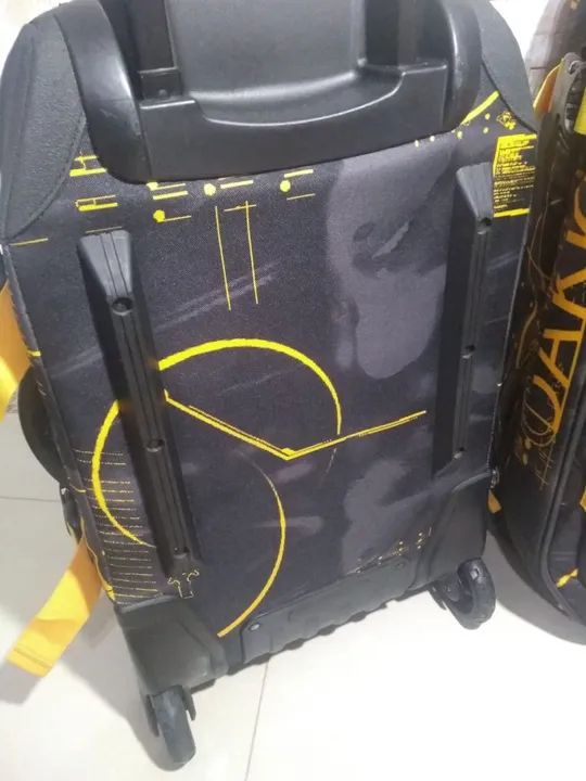 Kit raridade de malas Oakley com rodinhas - Foto 3