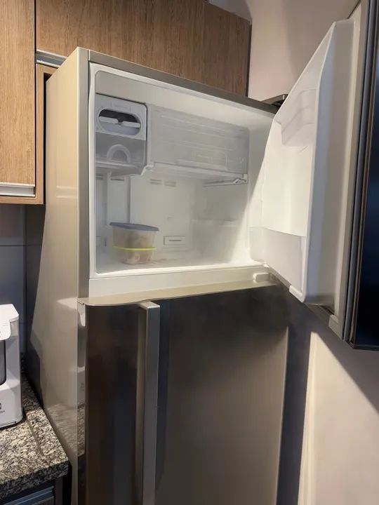 Vendo geladeira bem conservada inox duplex  - Foto 2