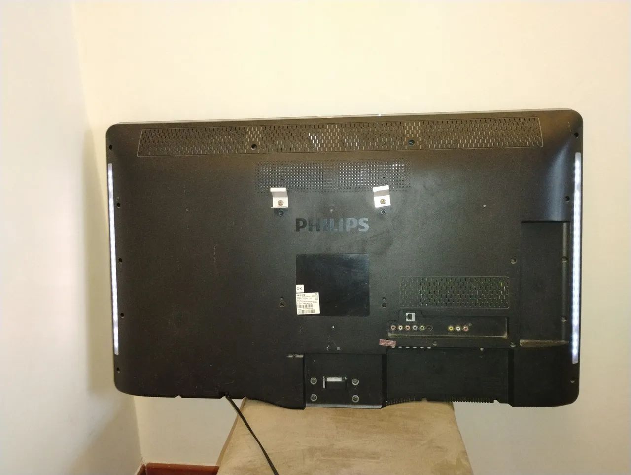 Tv 40" LED Philips amblight para retirar peças - Foto 3
