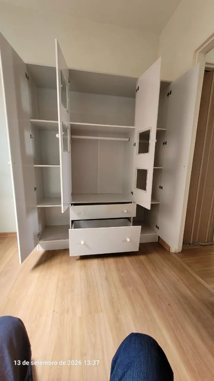 Guarda roupa infantil usado 