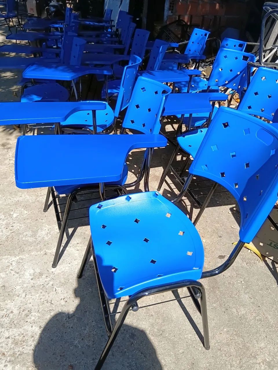 Cadeiras escolar plástico azul  - Foto 4