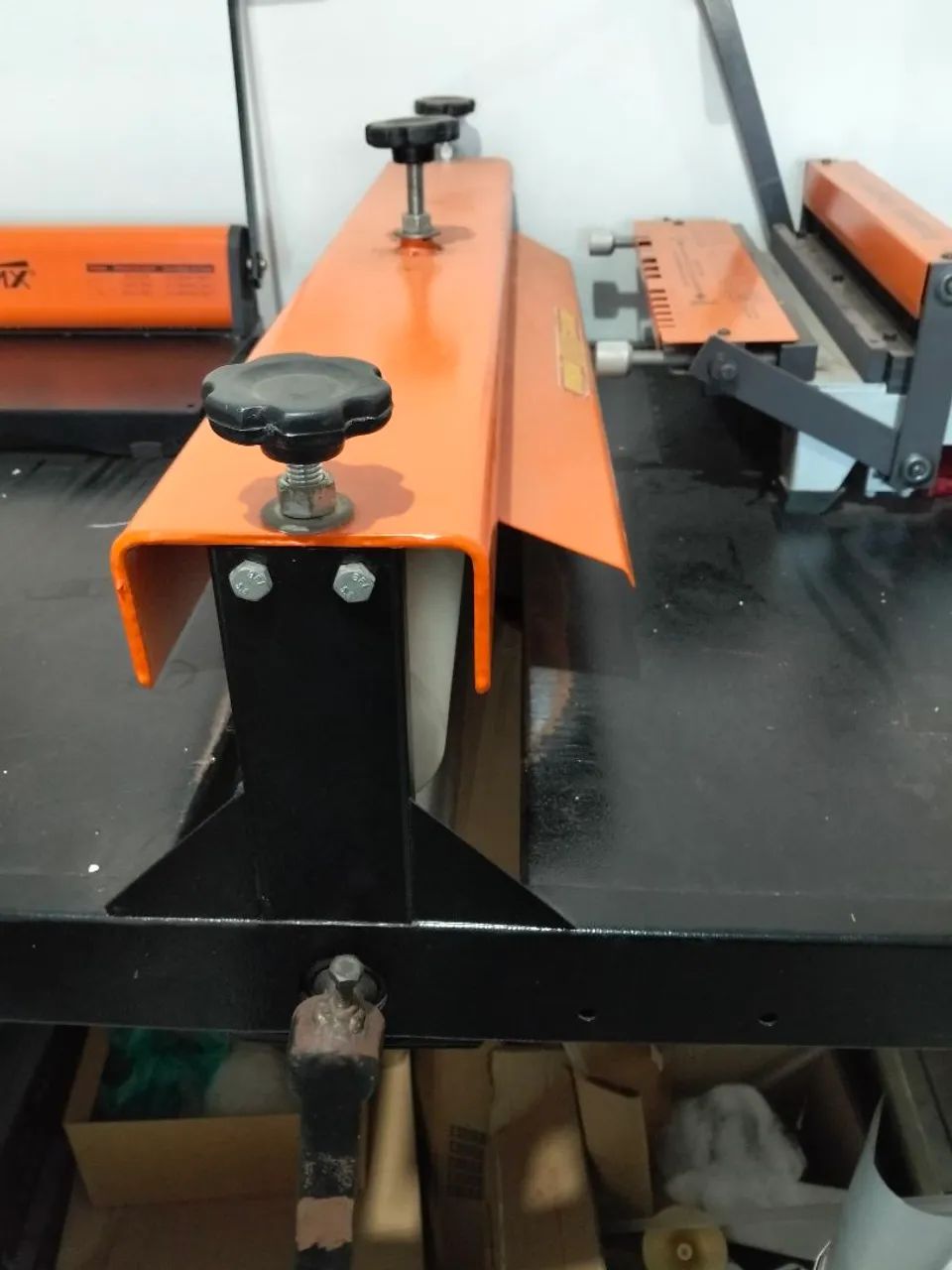 Máquina corte e vinco 80cm manual com bancada + 5 facas de corte
