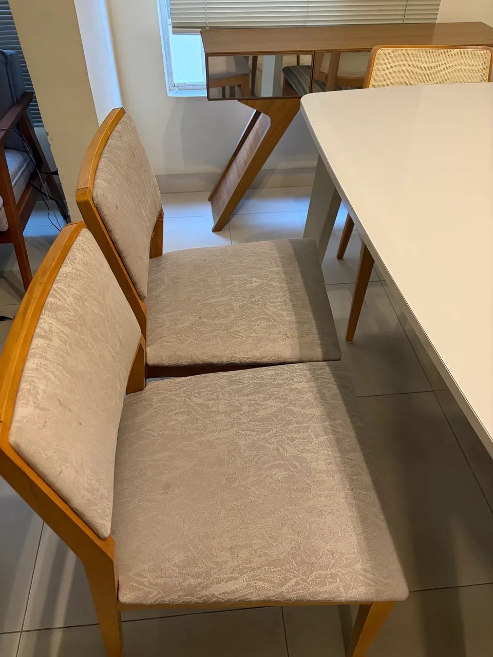 Mesa de jantar e 6 cadeiras - Foto 4