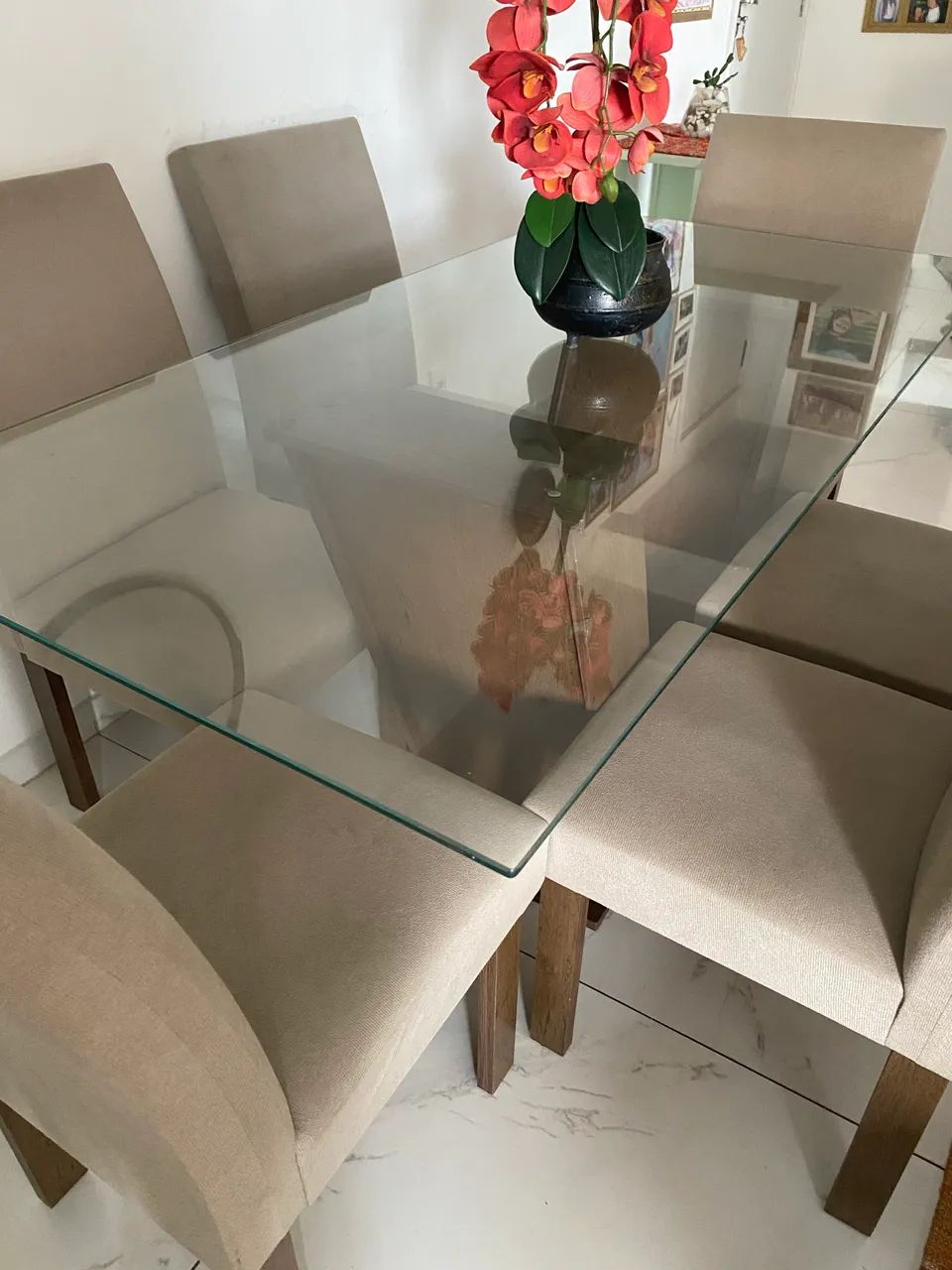 Mesa com 6 cadeiras 