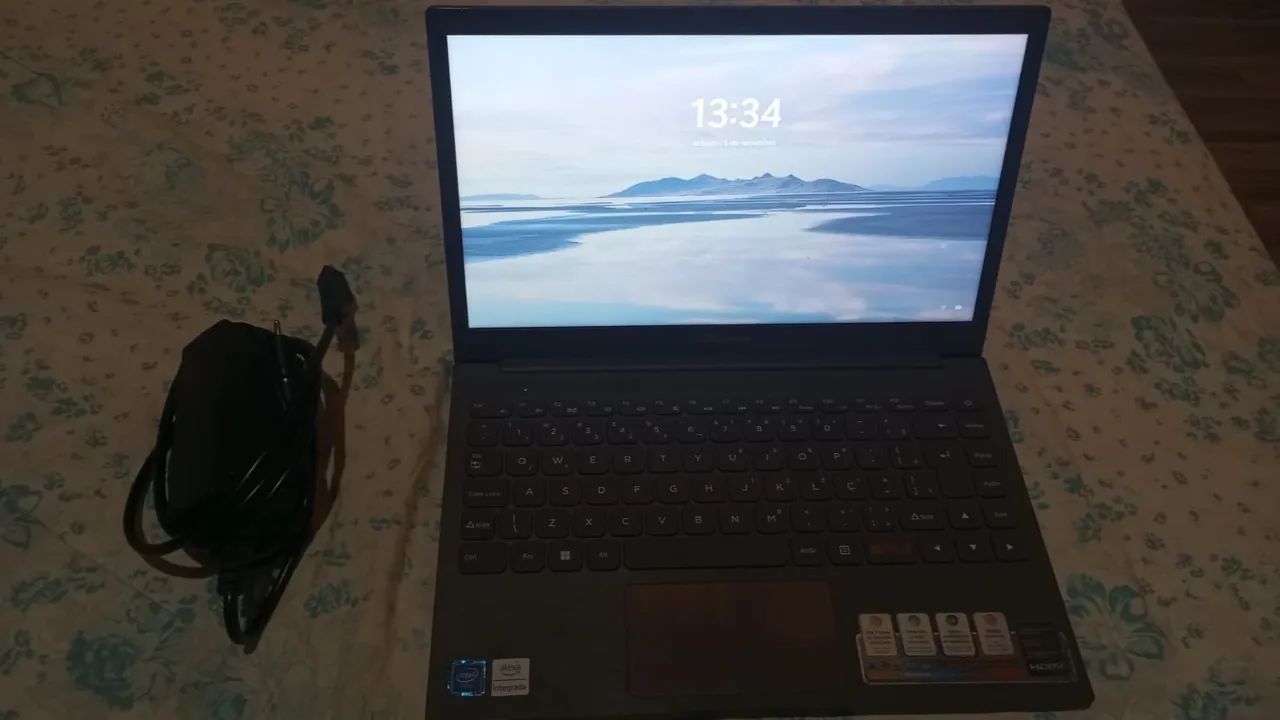 Vende-se Notebook da marca Lenovo,em perfeito estado ?
