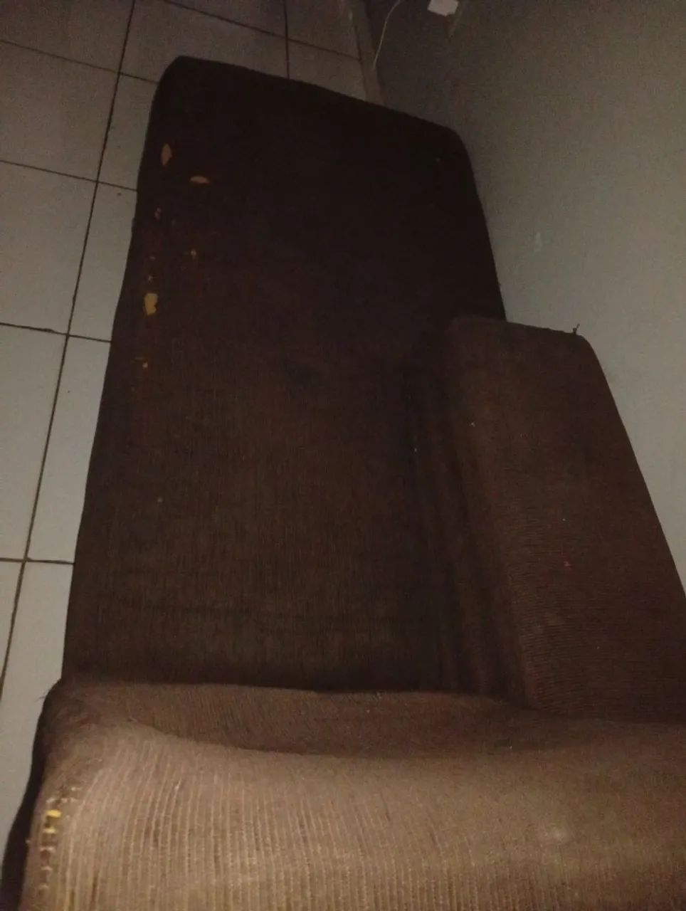 Vendo esse sofá com poucas marcas de uso ,poucas mesmo  - Foto 4