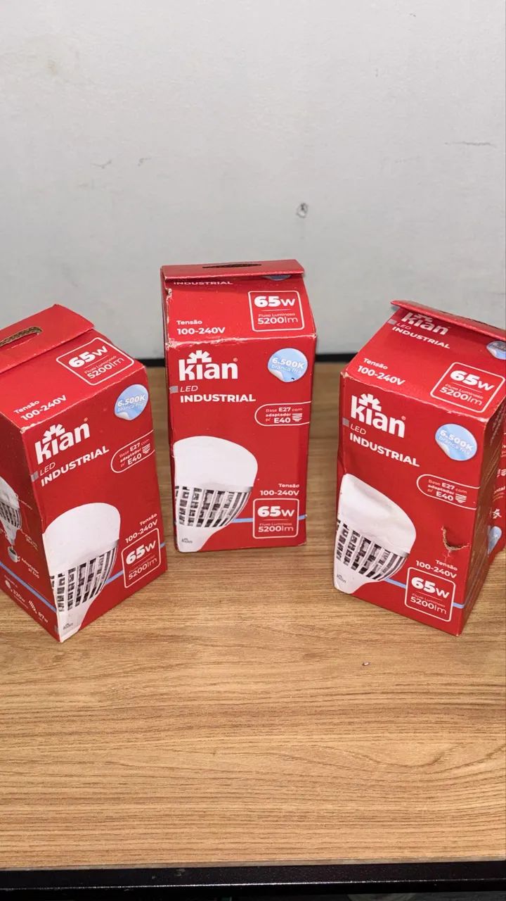 Vendo lâmpada forte R$35,00 cada 