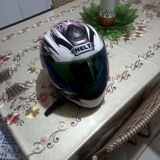Capacete de moto e similares. 