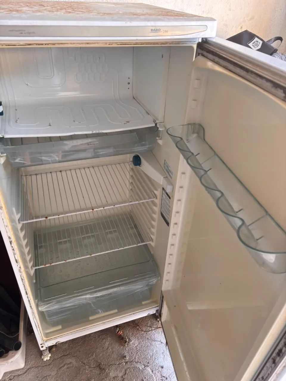 GELADEIRA VELHA