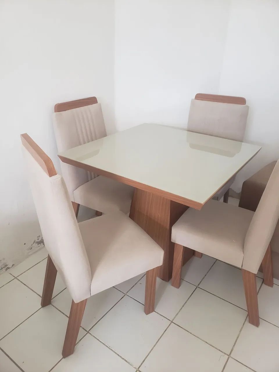 VENDO UMA MESA DE JANTAR  NOVA - Foto 3