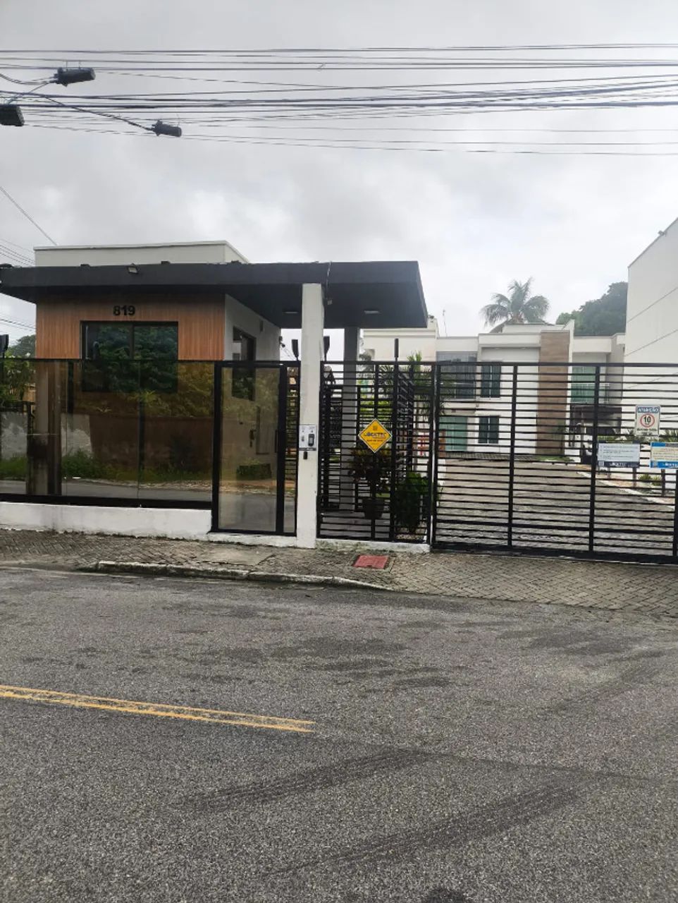 Casa em condomínio   com três suítes  - Eusébio - 103m² 