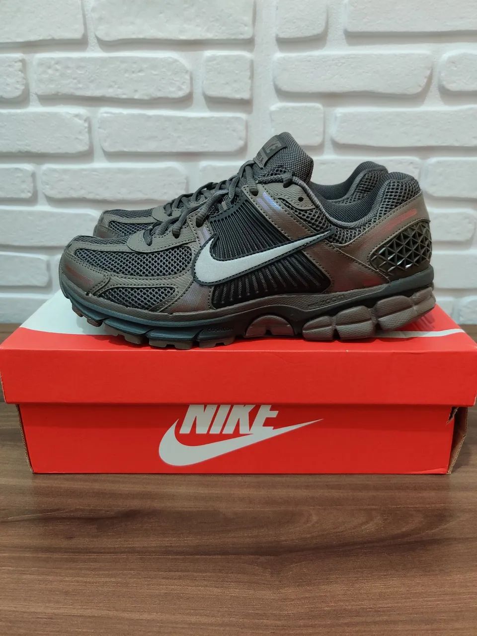 Tênis Nike Zoom Vomero 5 Cave Stone