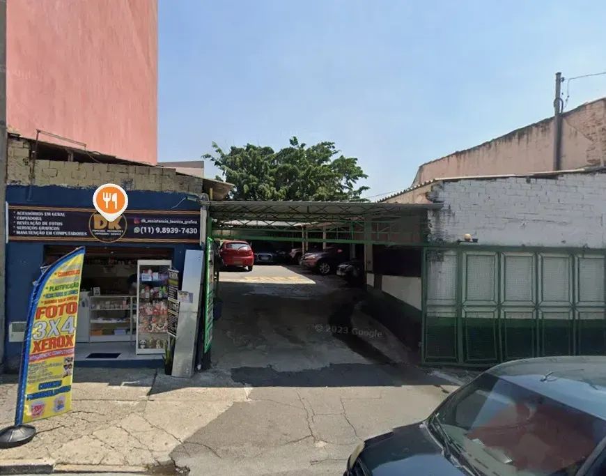 Terreno com estacionamento