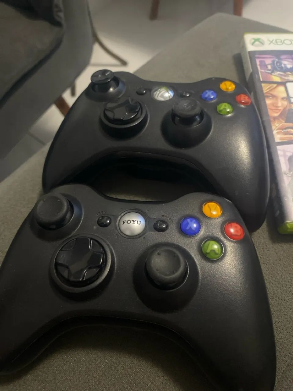 2 controle Xbox 360 e 1 jogo gta 5 com mapa  
