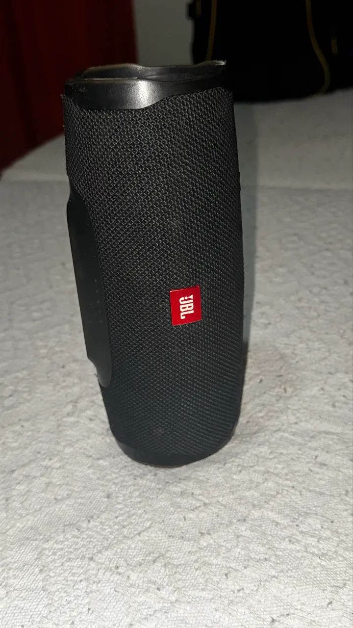 Caixa de som JBL charge 4