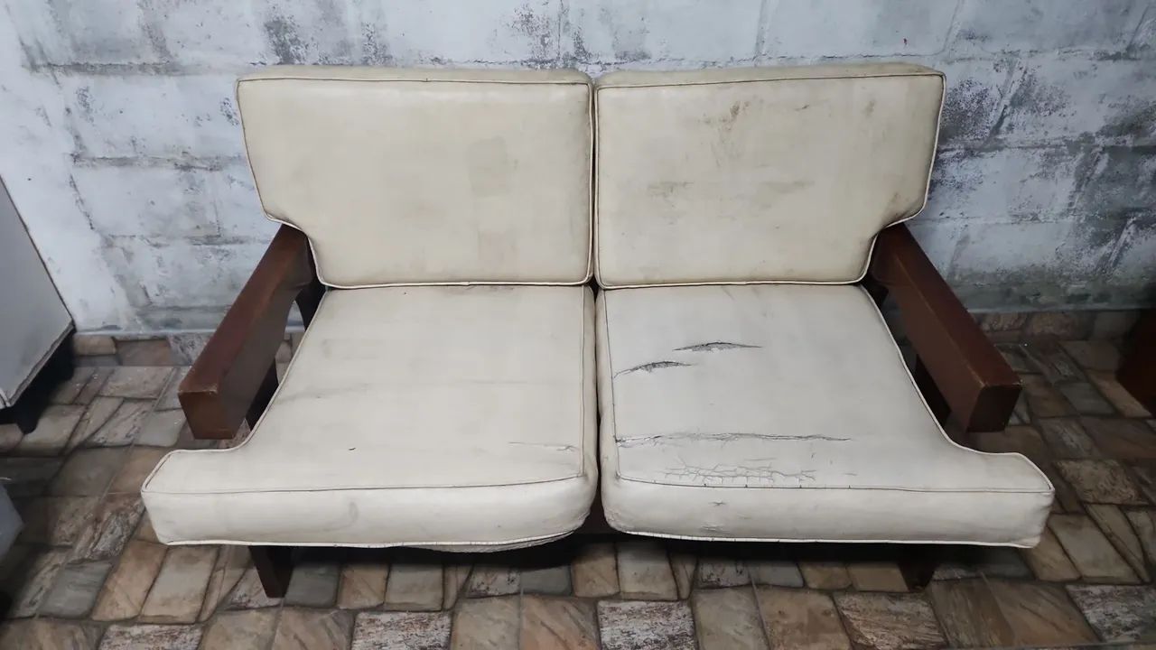 Sofá madeiras maciça 2 e 3 lugares