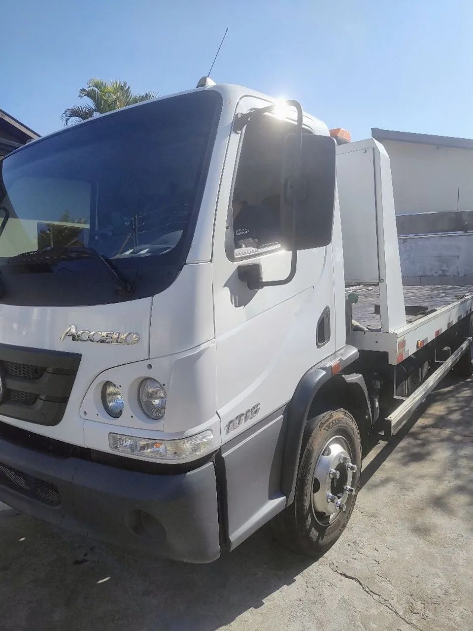 MB Accelo 1016 guincho plataforma 