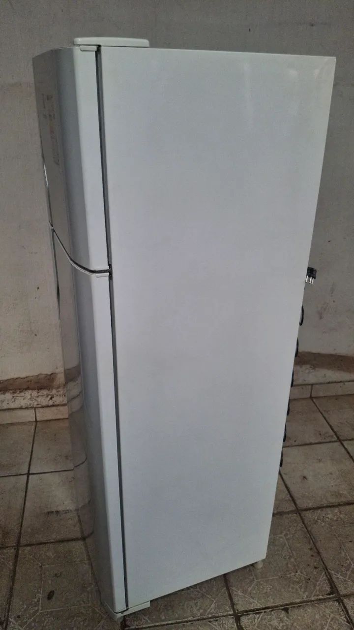 GELADEIRA ELECTROLUX DUPLEX DGELO SEMI-NOVA  - Foto 3