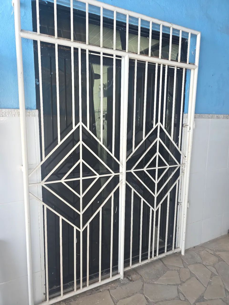Portão de ferro com porta de correr de alumínio  - Foto 2