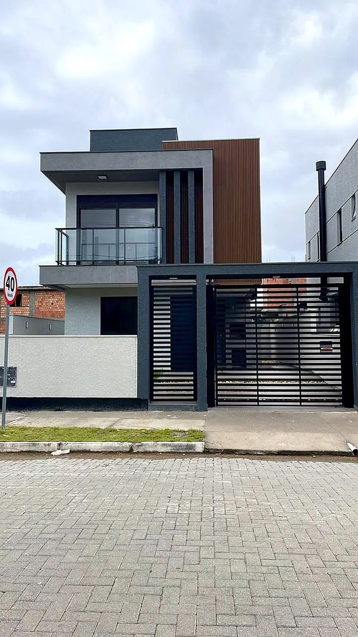 Casa 3 dormitórios sozinha no terreno