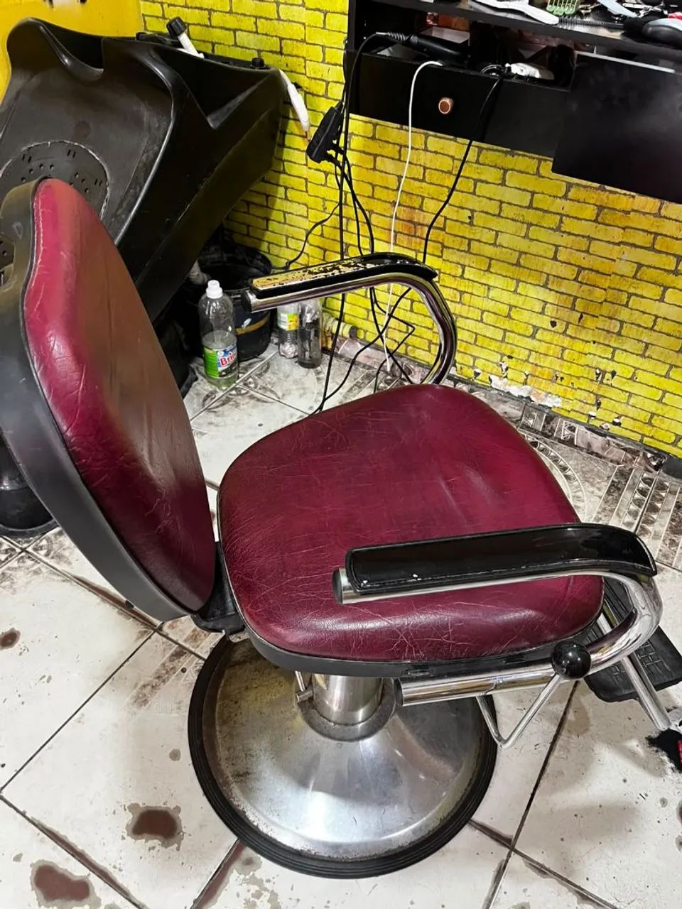 Cadeira hidráulica para barbearia e salão  - Foto 4