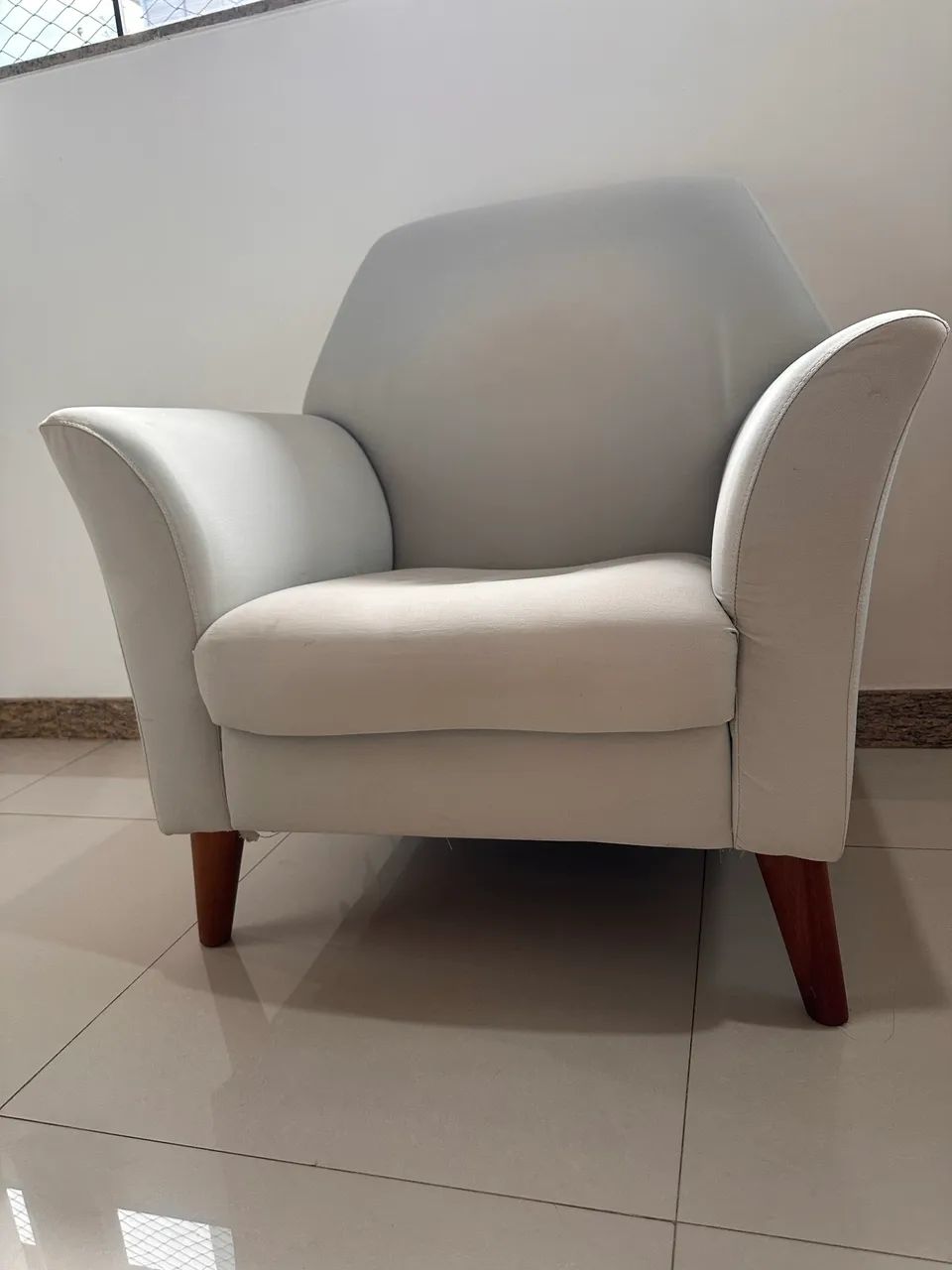 Poltrona de Amamentação com Puff - Confortável